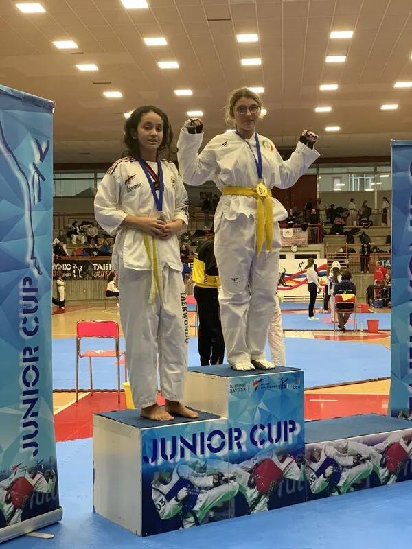 Giovani atlete sul podio della Junior Cup